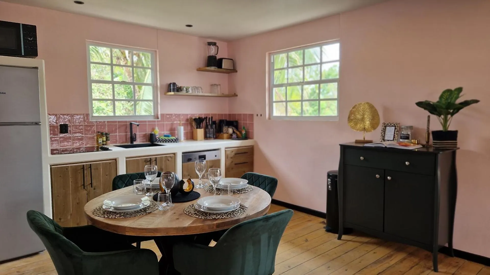 The Pink Panther Apartment, Near Mambo Beach Boulevard Willemstad Apartment