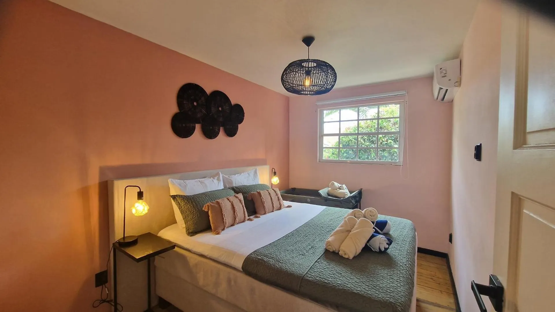 The Pink Panther Apartment, Near Mambo Beach Boulevard Willemstad 0*,