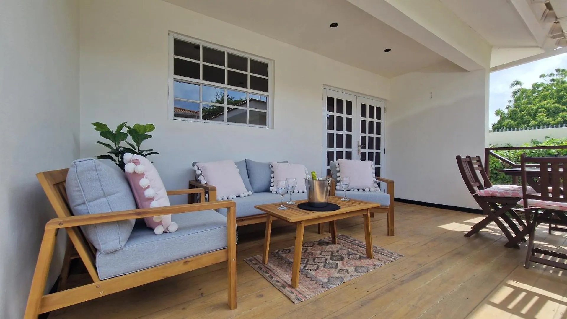 The Pink Panther Apartment, Near Mambo Beach Boulevard contacts